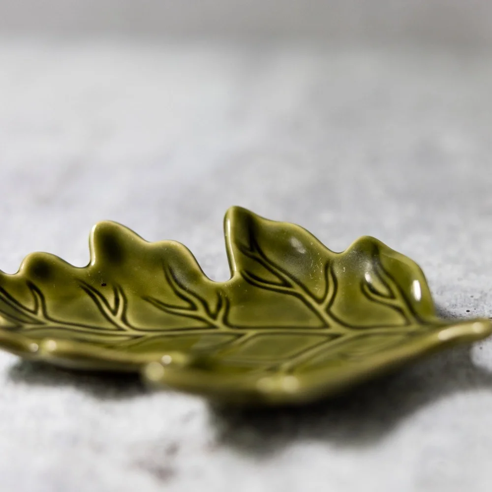 Sur la Table green ceramic pottery oak leaf trinket appetizer soap dish 6